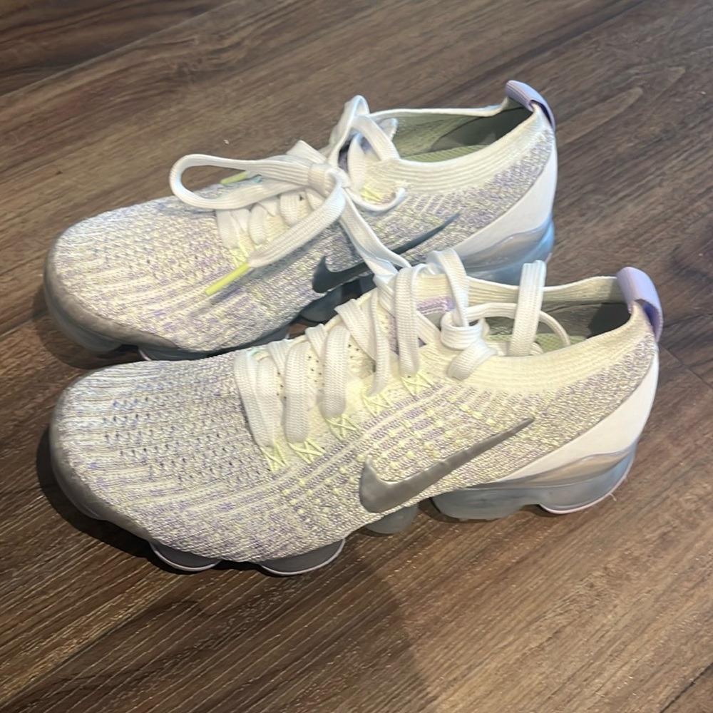Unique Nike vapormax sneakers! Size 6, very good condition!